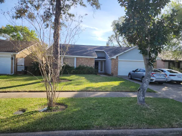 3030 Shawnee Dr, Sugar Land, TX 77479