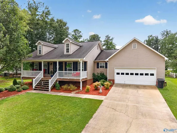 213 Camden Cove Ln, Gadsden, AL 35903