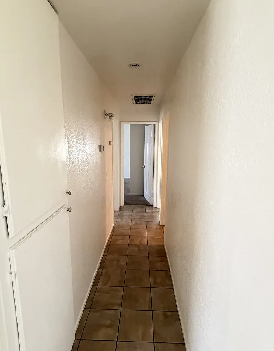 3 bed, 1.0 bath, 983 sqft, $1,350 — Photo 3