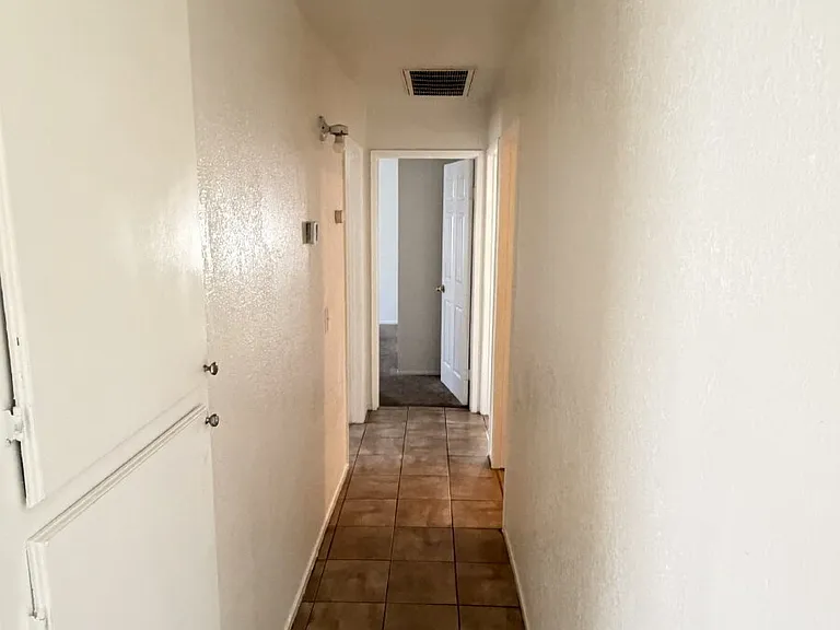 1316 E California Ave #B — Photo 3