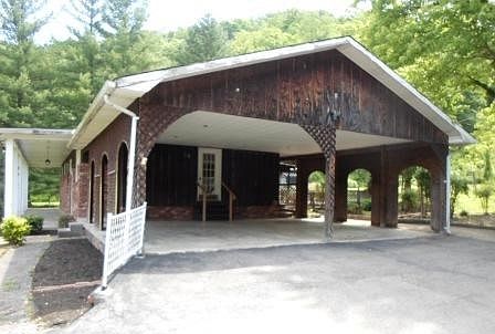 5th image of 181 Squire Ln