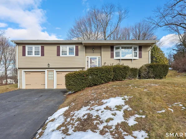 32 Lexington Circle, Newington, CT 06111