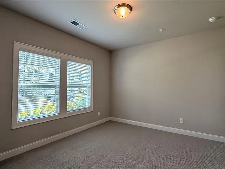1012 Knoxboro Ln — Photo 4