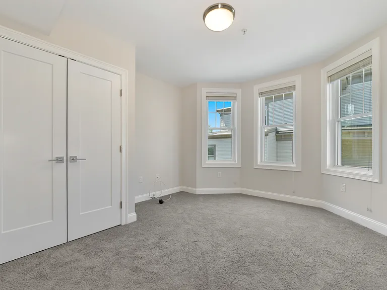 19 Riverside Sq — Photo 17