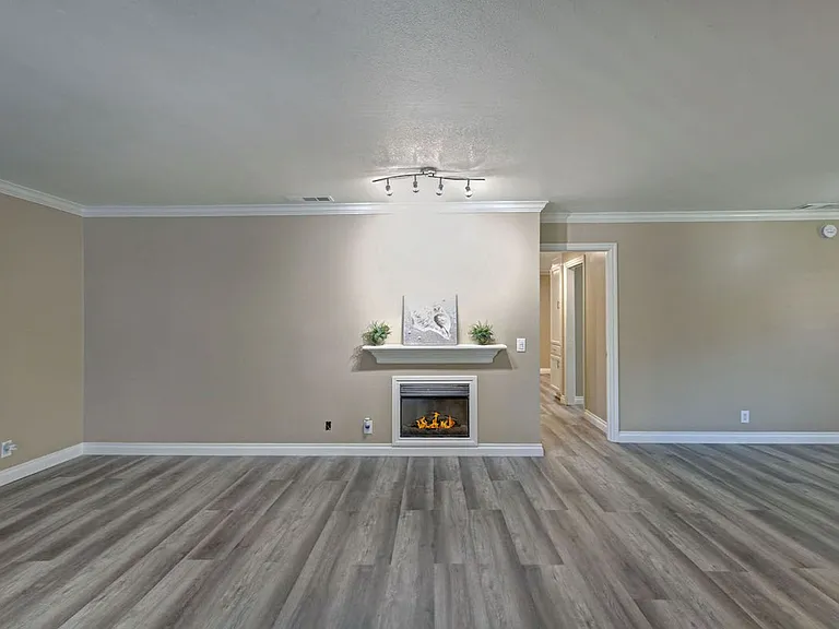 6830 Rosemead Blvd — Photo 3