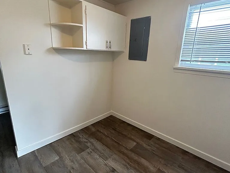 939 Alder Ave — Photo 6