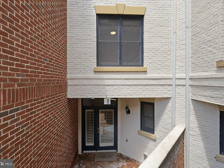 1302 Duke St — Photo 9