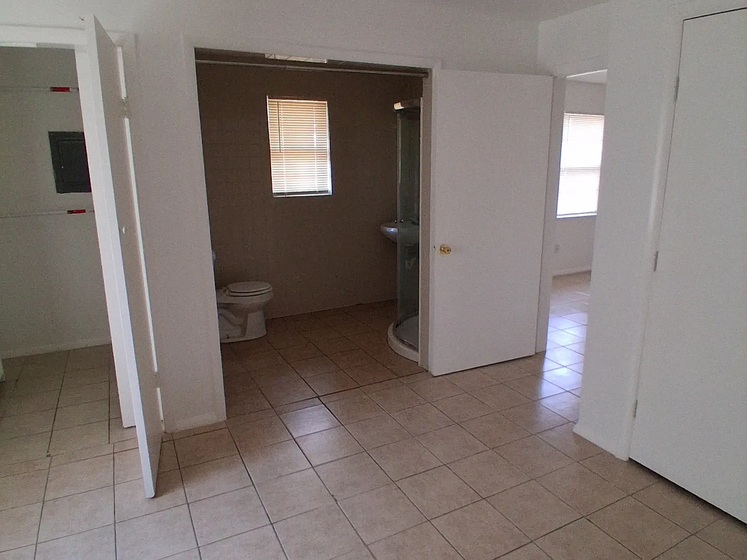 4 bed, 1300 sqft, $1,400 — Photo 4