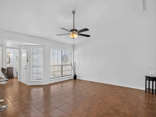 303 Liberty Pl, Grand Prairie, TX 75052