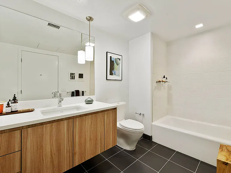 1300 22nd St #421 — Photo 17