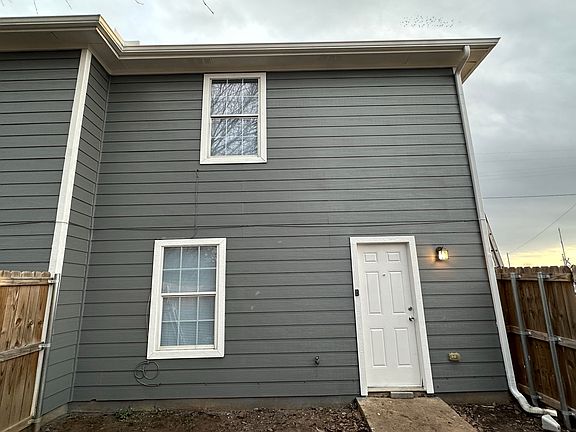 3rd image of 607 E College St