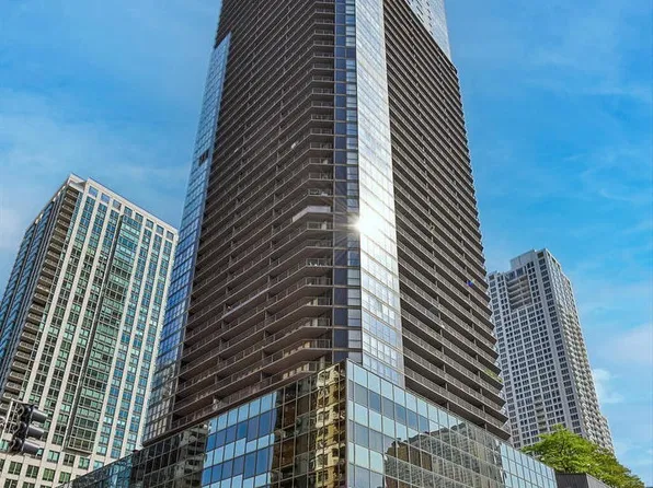 10 E Ontario St APT 4705, Chicago, IL 60611