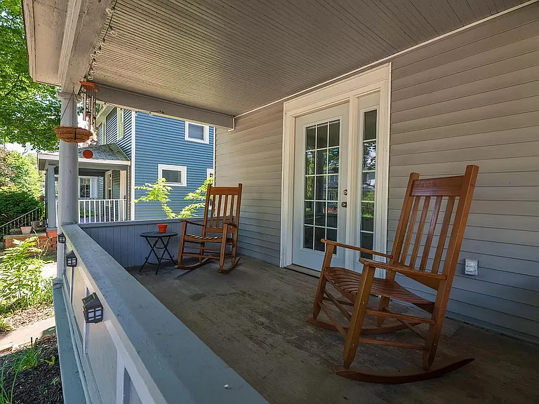 1227 Jefferson Ave — Photo 2