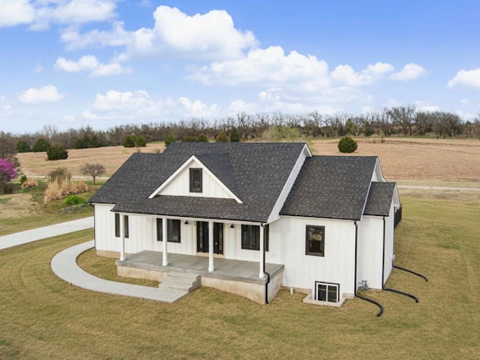 2nd image of 2537 Angus Ln