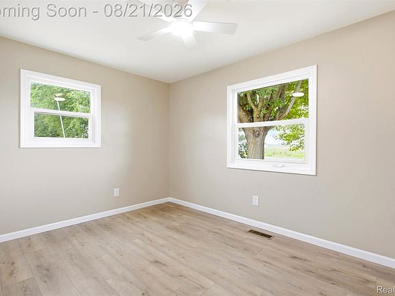 3rd image of 1938 Sheick Rd
