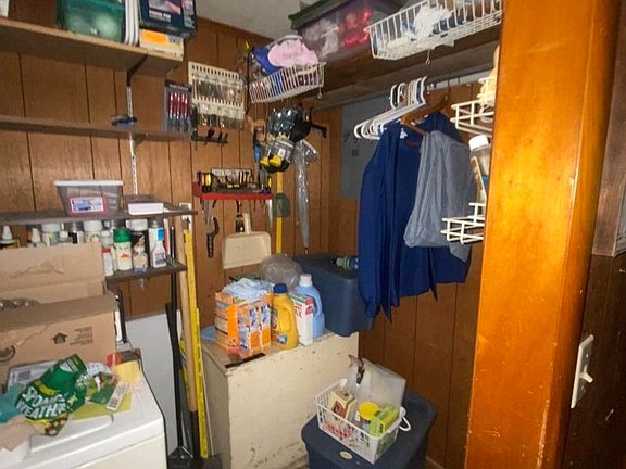 3rd image of 900 W Pine St