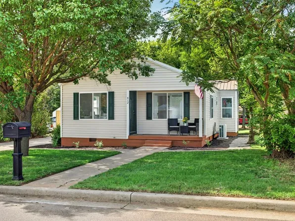 412 W 8th St, Elk City, OK 73644