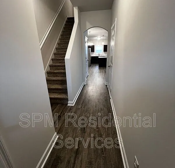 407 Vandemere Ct — Photo 2