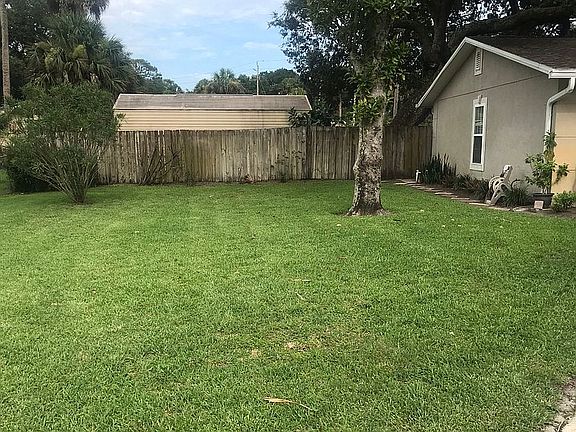 3rd image of 701 Tee Cir
