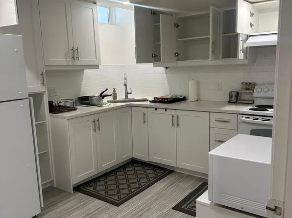 354 Ojibway Trl #Basement, Mississauga, ON L4Z 3A2