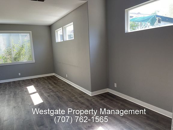 3rd image of 1453 Woodside Cir