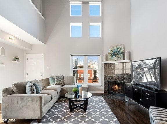 3rd image of 3736 N Janssen Ave #C