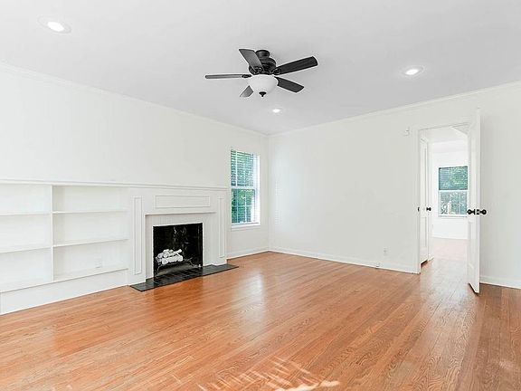 5th image of 408 E 65th Ter