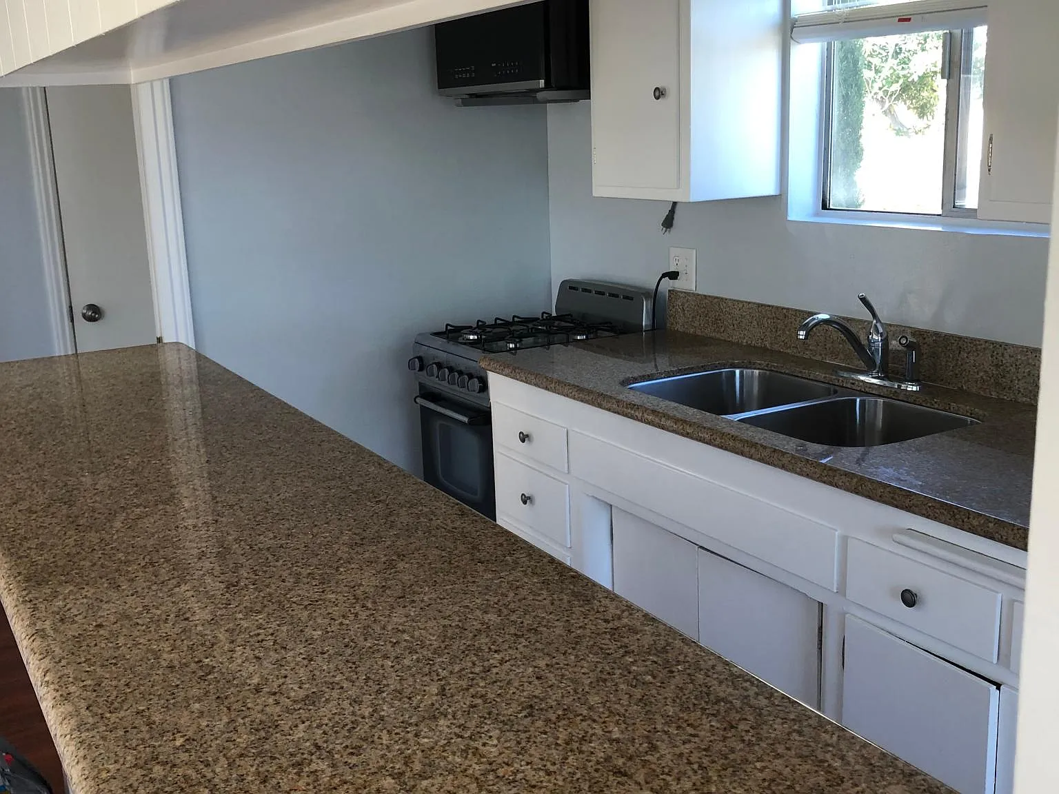 1 bed, 575 sqft, $2,300 — Photo 3
