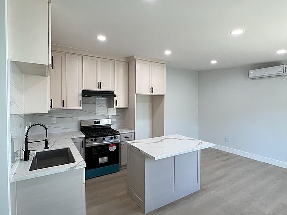 3rd image of 8254 Vantage Ave
