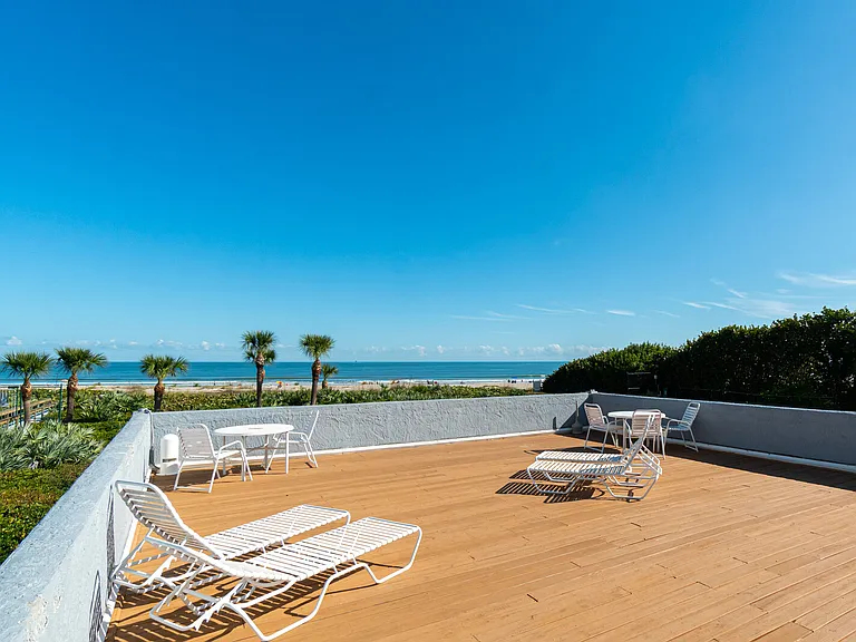 Rooftop sundeck, if you don't want to put your toes in the sand