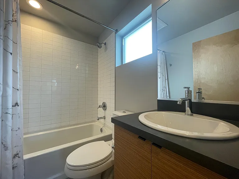 2/F full bath