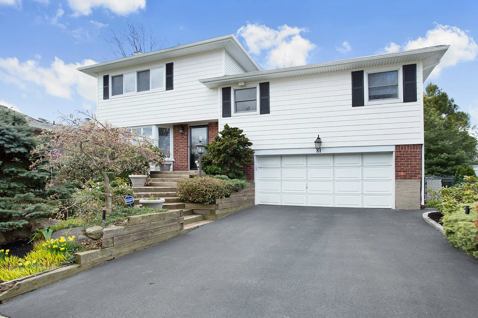 81 Winthrop Rd photo 1