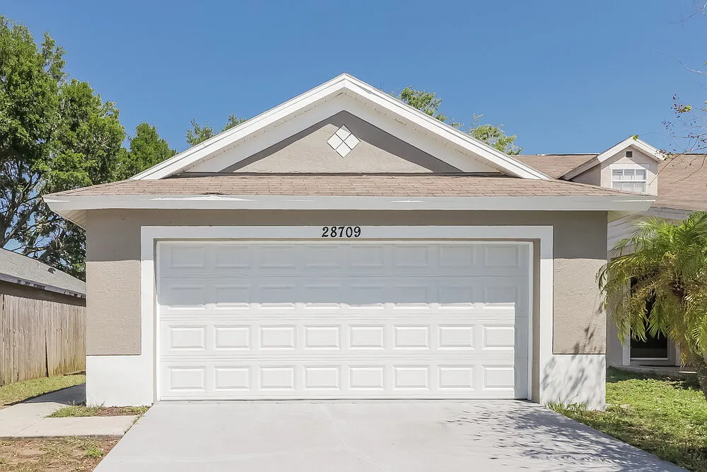 3 bed, 2.0 bath, 1140 sqft, $3,080 — Photo 1