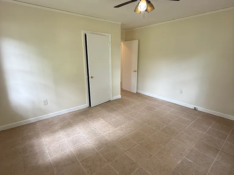 1838 Woodburn Dr — Photo 10