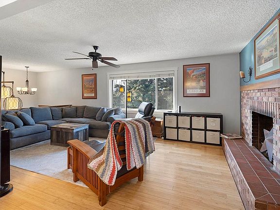 3rd image of 407 Hilltop Ave