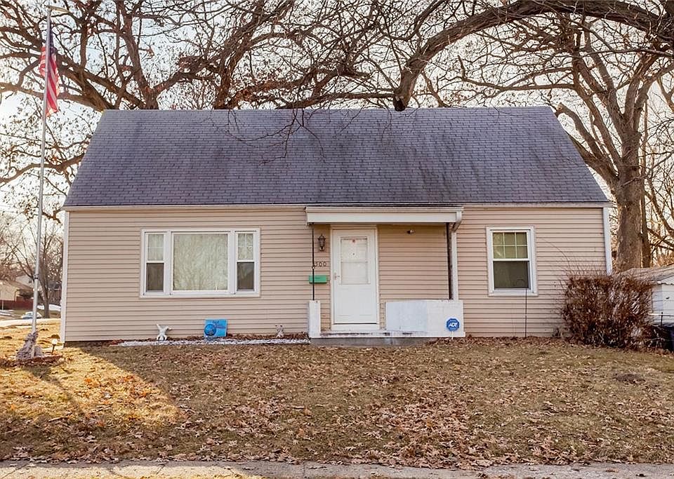 2nd image of 2500 26th St