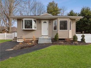 5 Ashland St, Mount Sinai, NY 11766