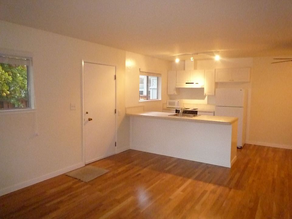 2nd image of 311-317 Ramona St #313