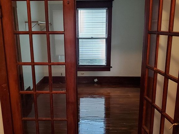 2nd image of 2225 Holdrege St
