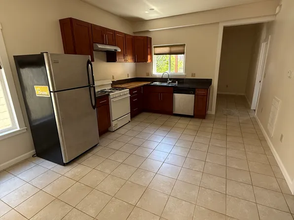 927 Apgar St, Oakland, CA 94608