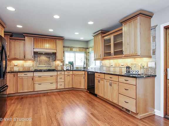 4th image of 702 Edelweiss Dr