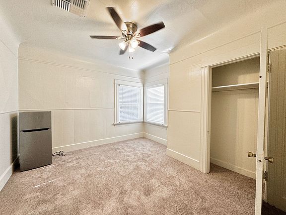 3rd image of 715 18th St APT 4