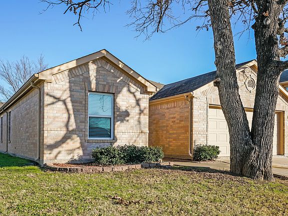 3rd image of 4710 Bridlewood Ln