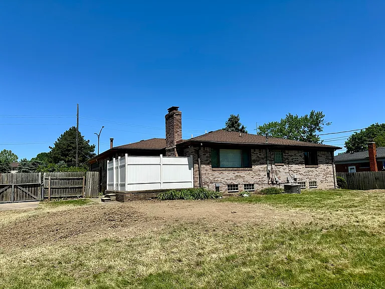 194 E Long Lake Rd — Photo 16