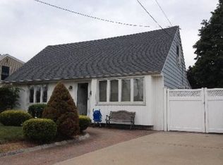 2946 Oceanside Rd, Oceanside, NY 11572