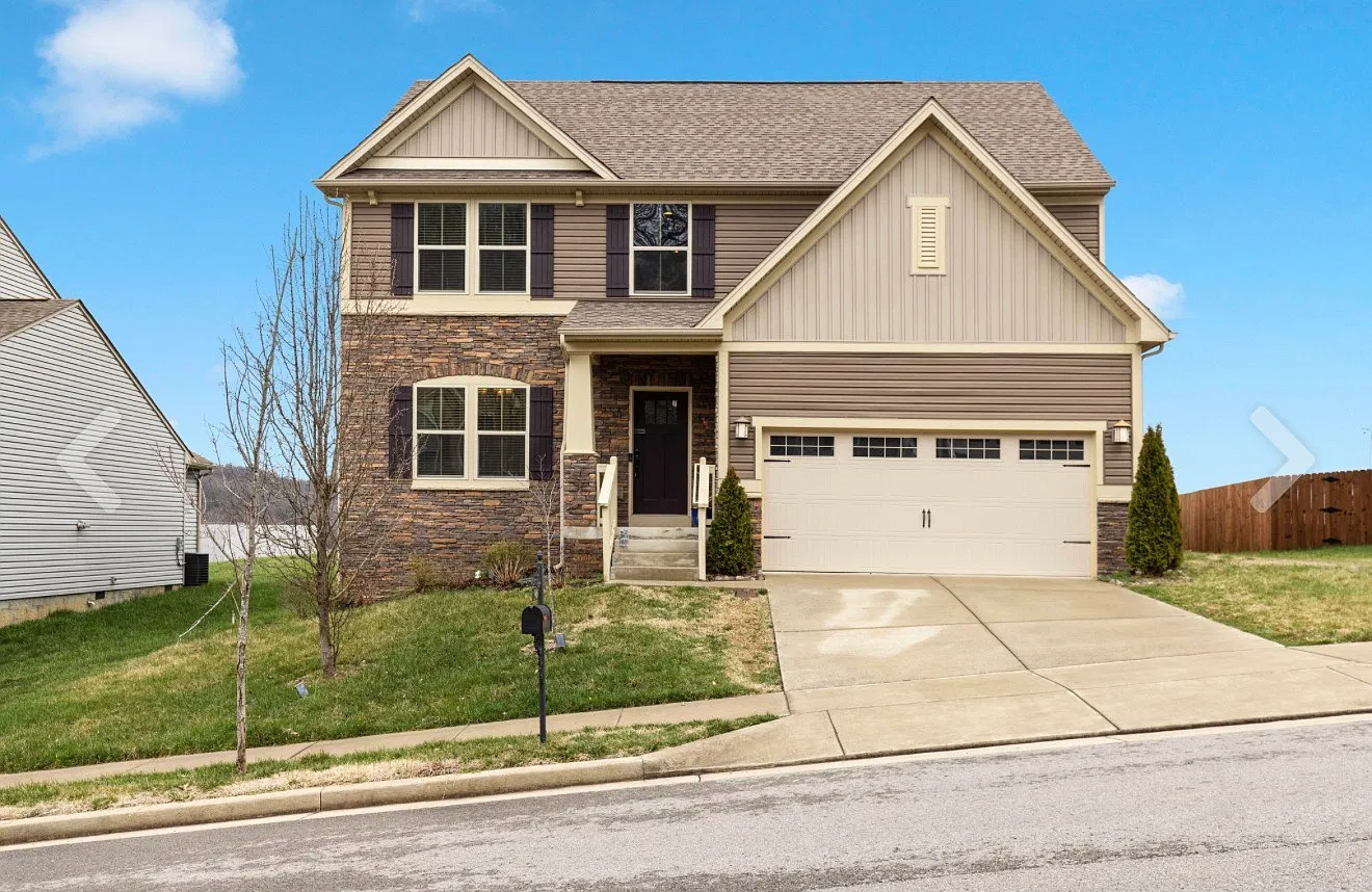 3 bed, 2475 sqft, $2,900 — Photo 2