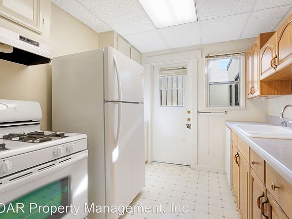 3rd image of 1026 E Broadway