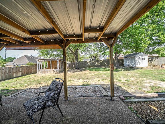 5th image of 371 Shelley Renee Ln