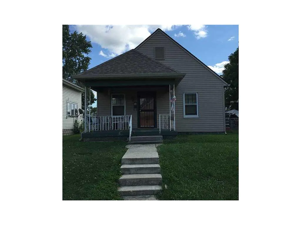 1541 Finley Ave photo 1