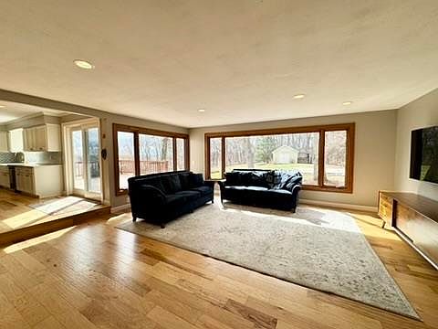 4th image of 7344 Clover Hill Dr